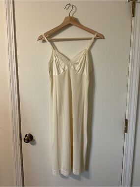 Vintage Vanity Fair Midi Slip Dress Coquette Bridal Ivory Lace Ethereal Size 32